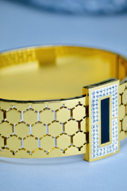 Beehive Italian Gold Hand Cuff Bangle