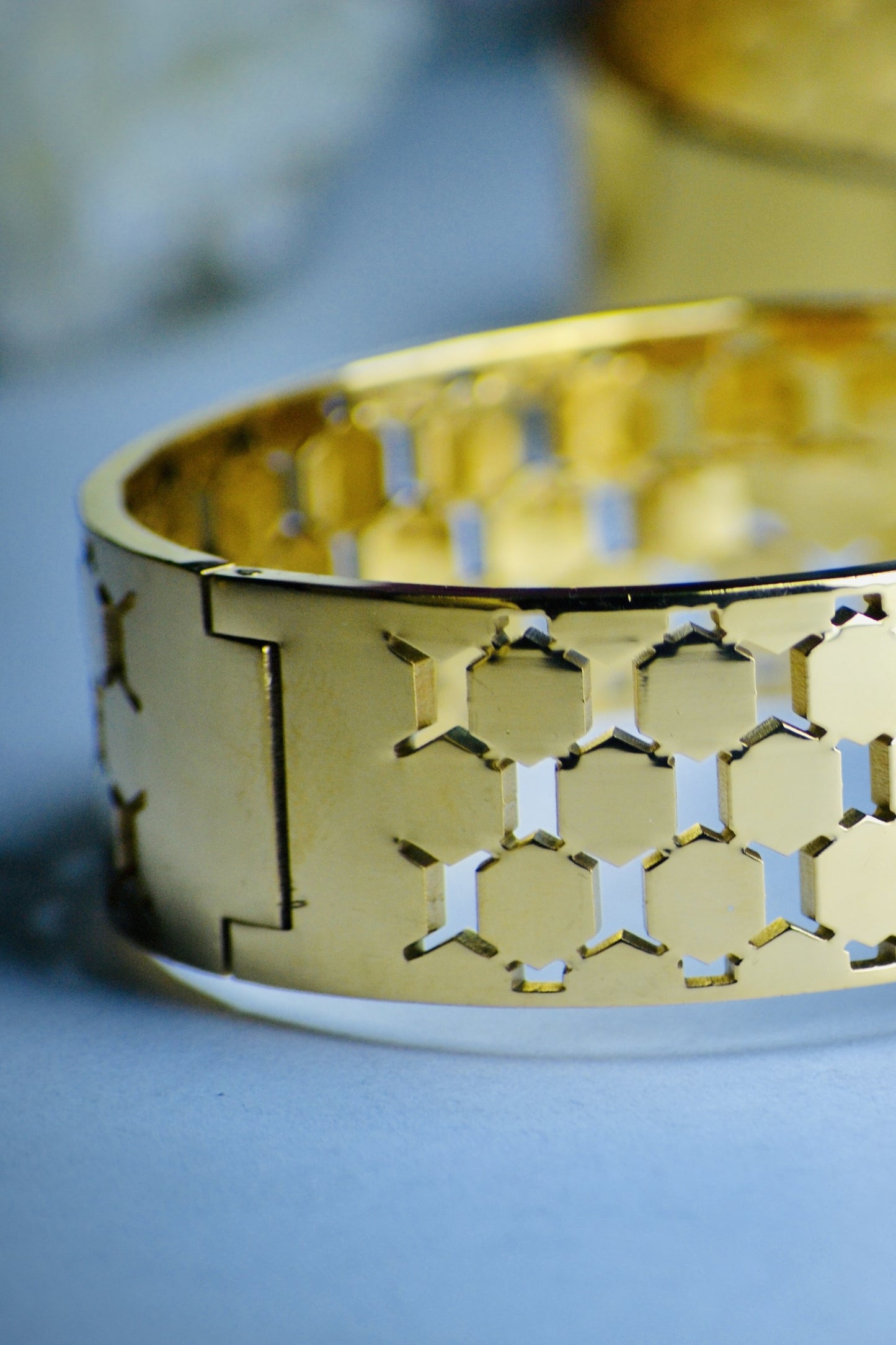 Luxury Honeycomb Gold Hand Cuff Bangle